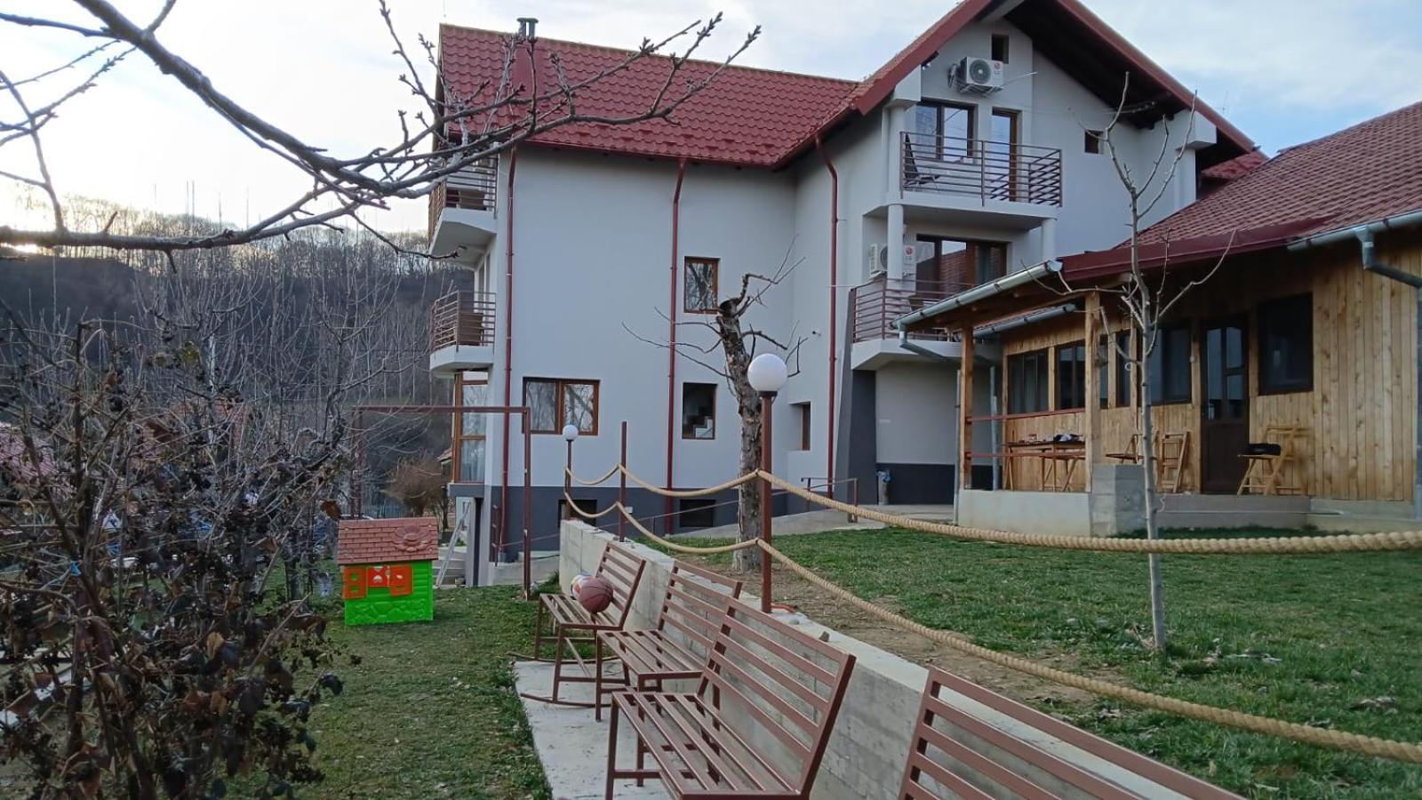 Perla Argesului, Ciubar, Piscina, Lift, Gratar, Cabana, Pensiuni, Hotel Cazare Transfagarasan Curtea De Arges Albestii de Arges Eksteriør bilde